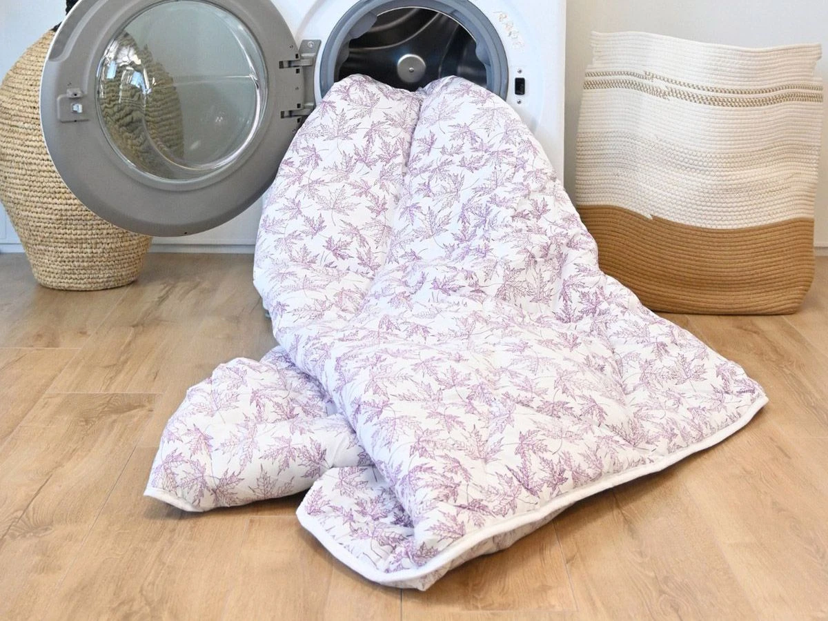 HappyBed Violet Leaves All Year Dekbed - 200x200 Cm 3 HappyBed Violet Leaves All Year Dekbed - 200x200 Cm - Afbeelding 3