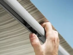 Thule Omnistor 1200 425 Sapphire Blue Zakluifel -Tentenwinkel thuleomnistor1200 buckle3 4 ecommerce 5