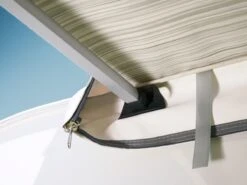 Thule Omnistor 1200 425 Sapphire Blue Zakluifel -Tentenwinkel thuleomnistor1200 supportkit 1 ecommerce 4